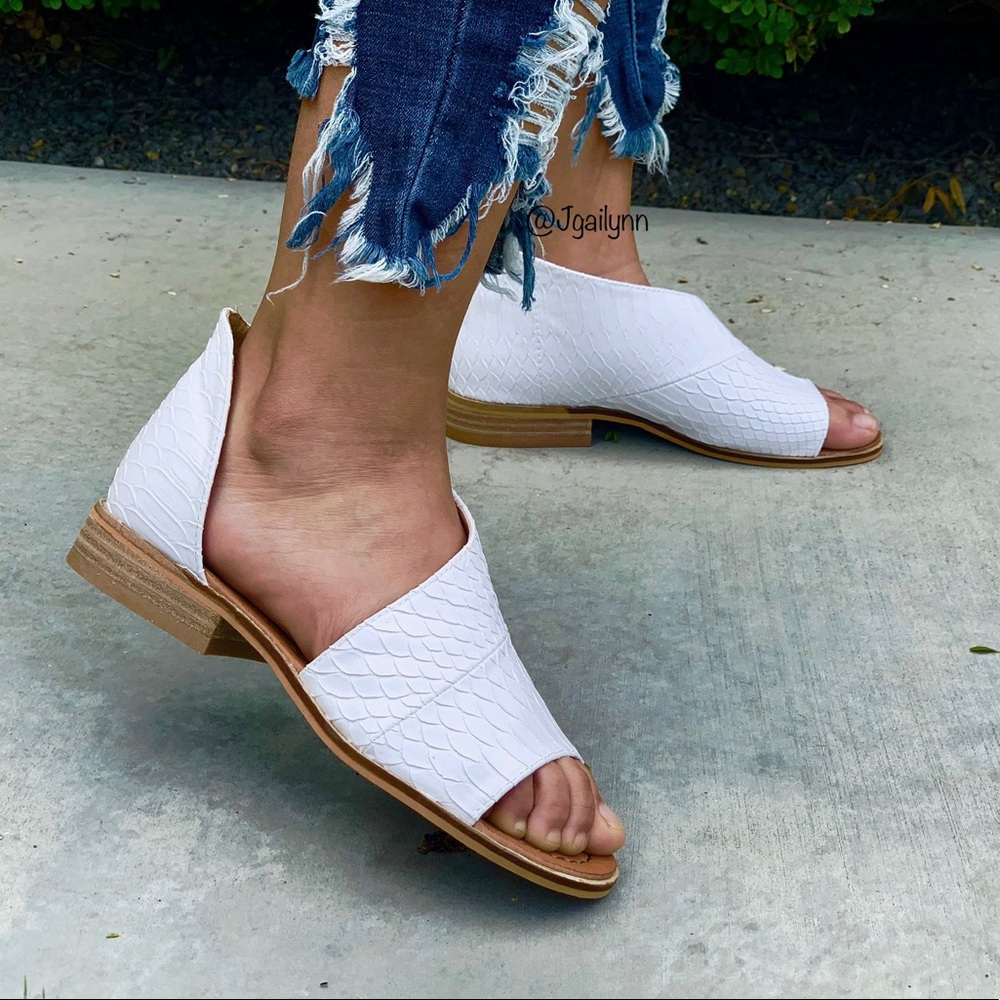 💫2XHP💫Snake texture side cut peep toe bootie - Picture 4 of 5